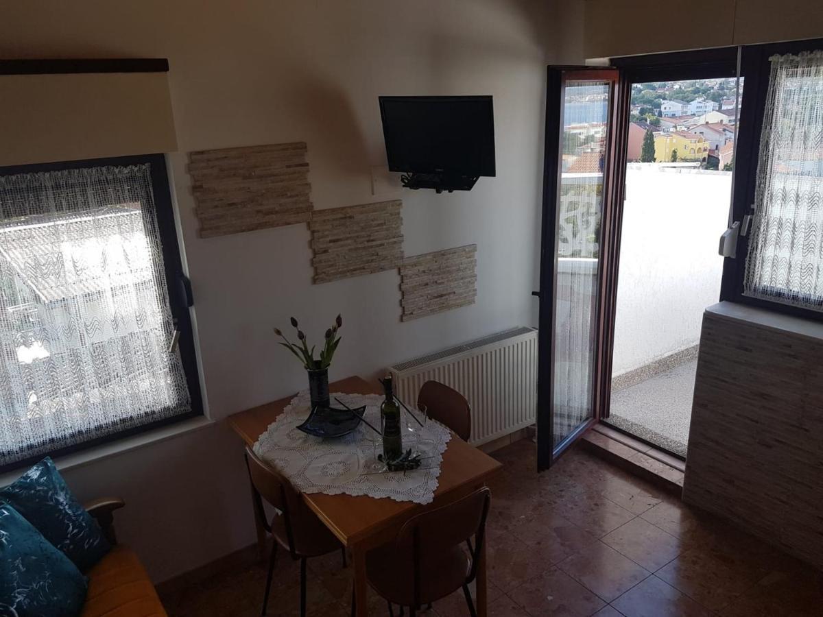 Apartments Marija Nada Malinska Bagian luar foto