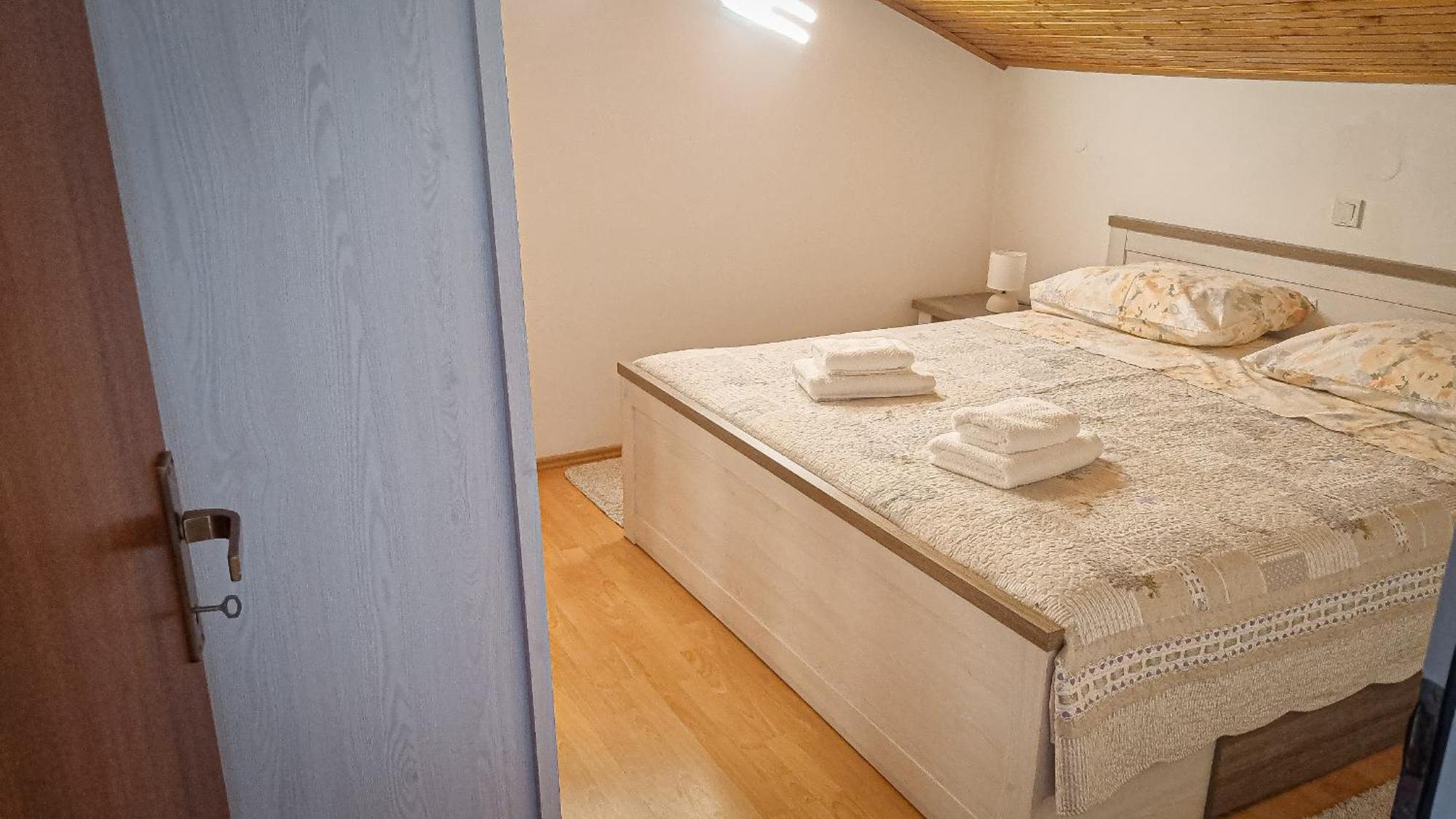 Apartments Marija Nada Malinska Bagian luar foto