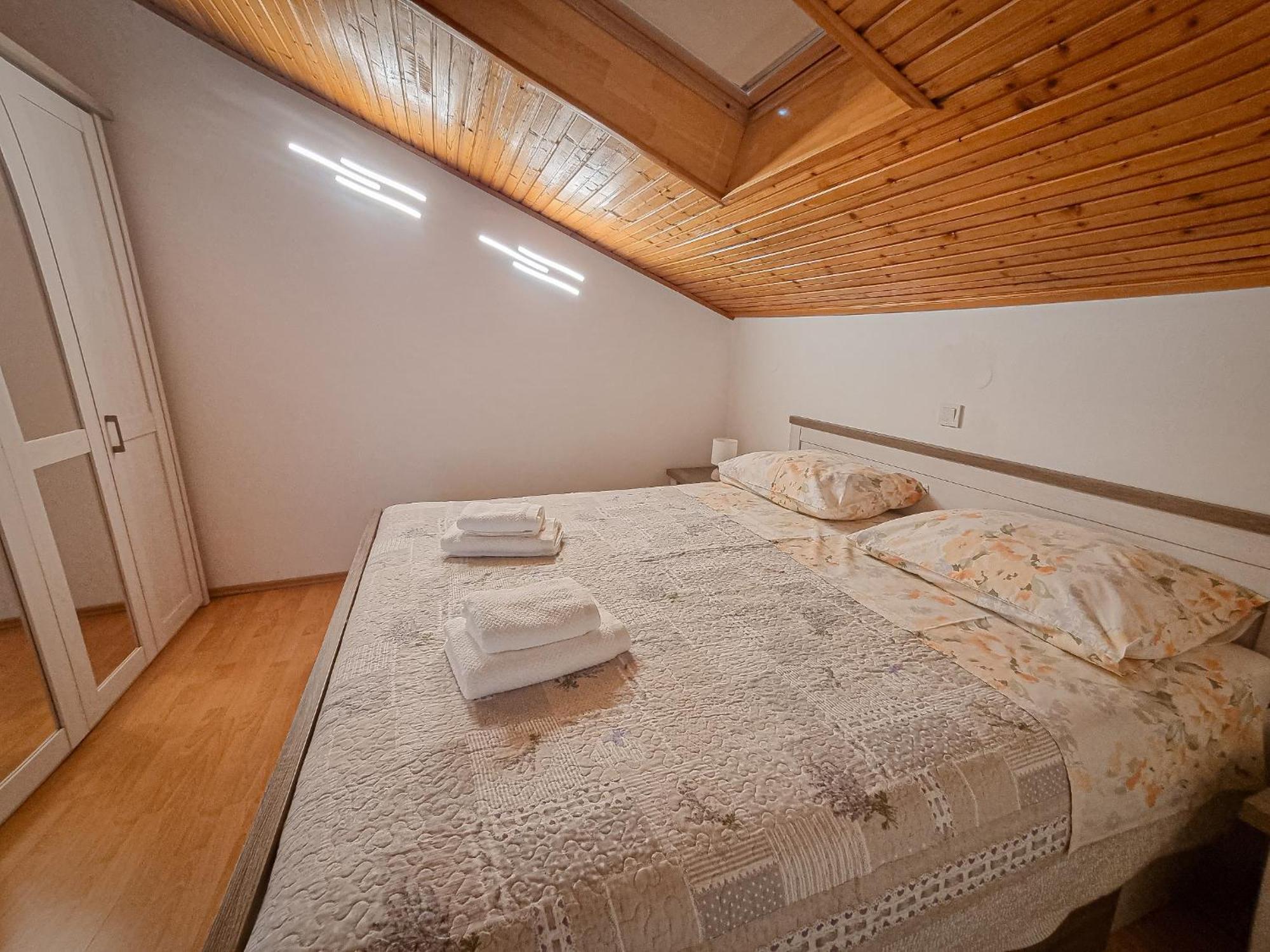 Apartments Marija Nada Malinska Bagian luar foto